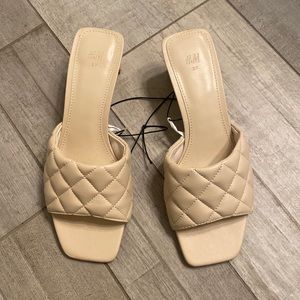 Cream sandals with tuft stitch detail NWT size 6